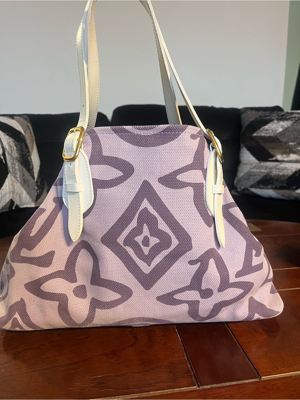 Authentic Louis Vuitton Tahitienne bag - Picture 4 of 15